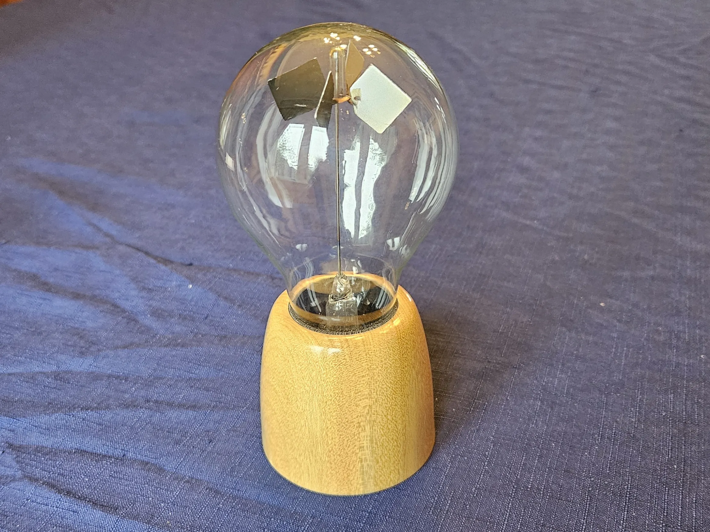 Crookes Radiometer Desk Toy image 1