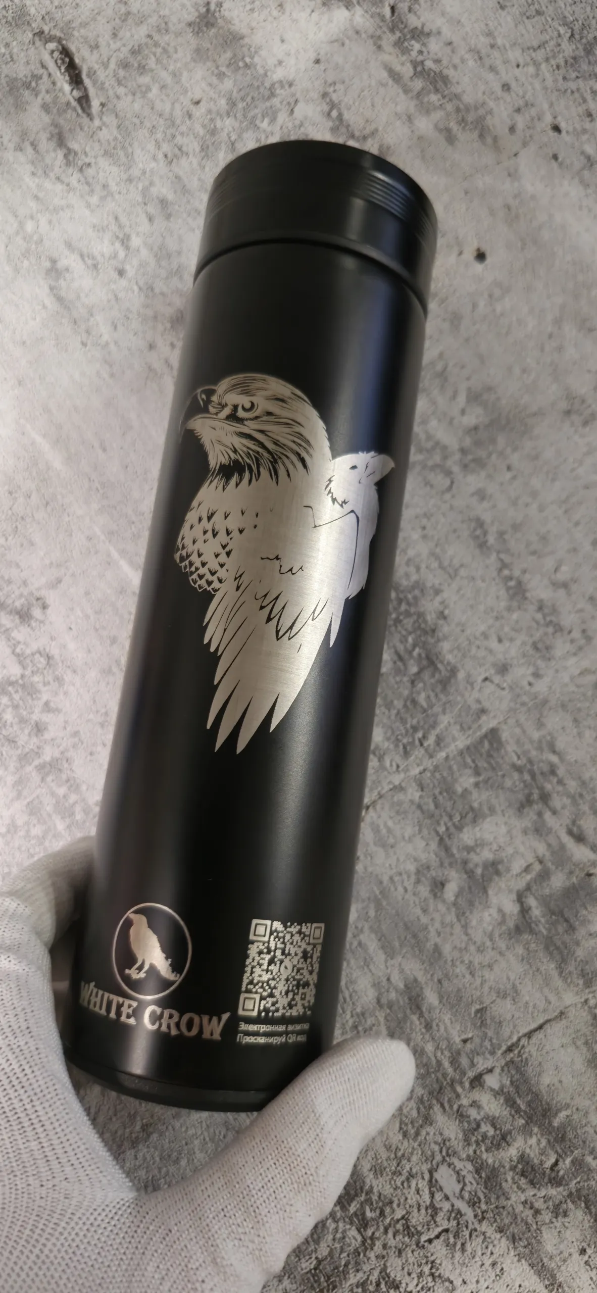 Engraving on a black thermos image 1