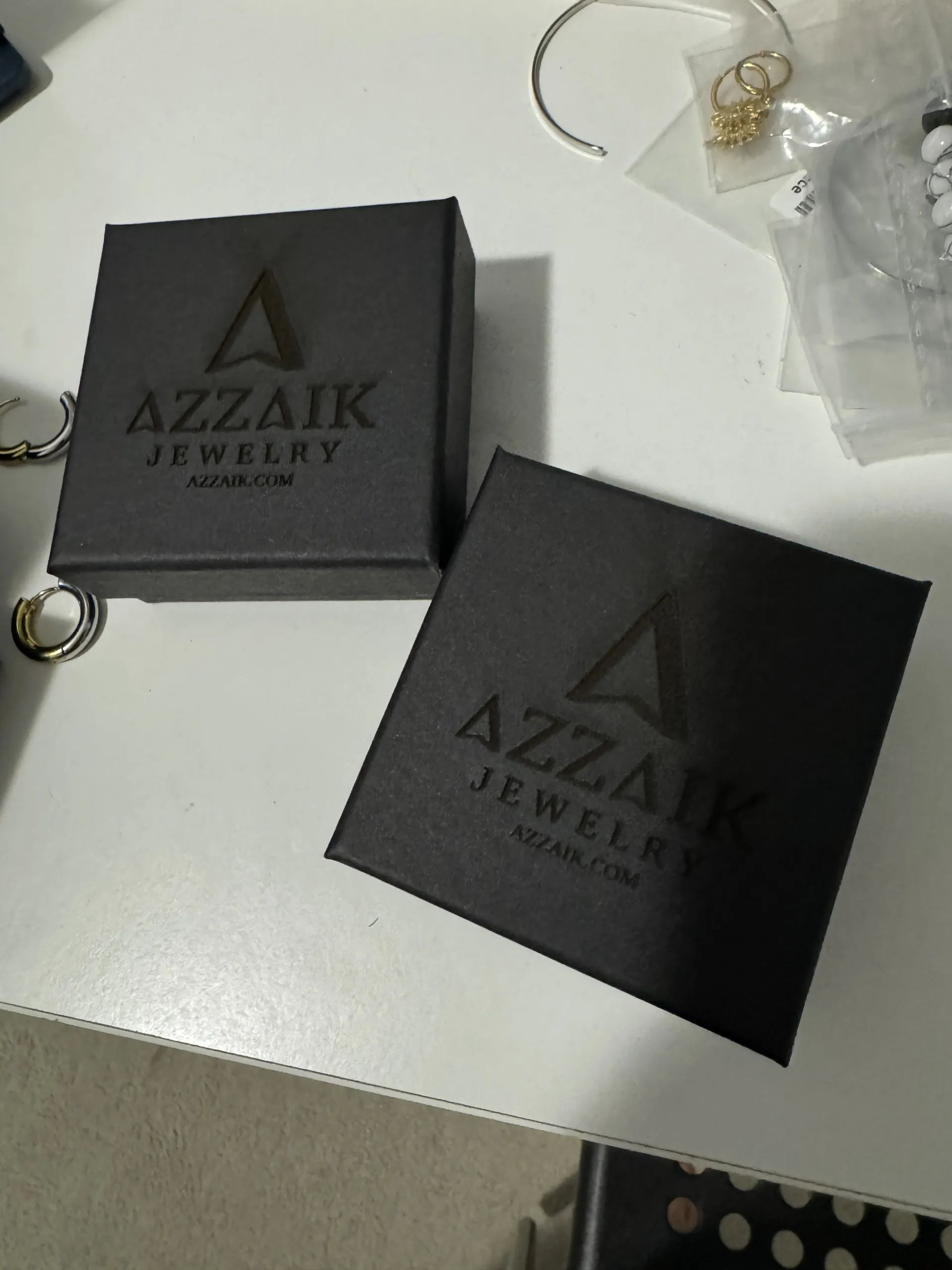 Engrave cardboard boxes with logo, names or special messages image 1