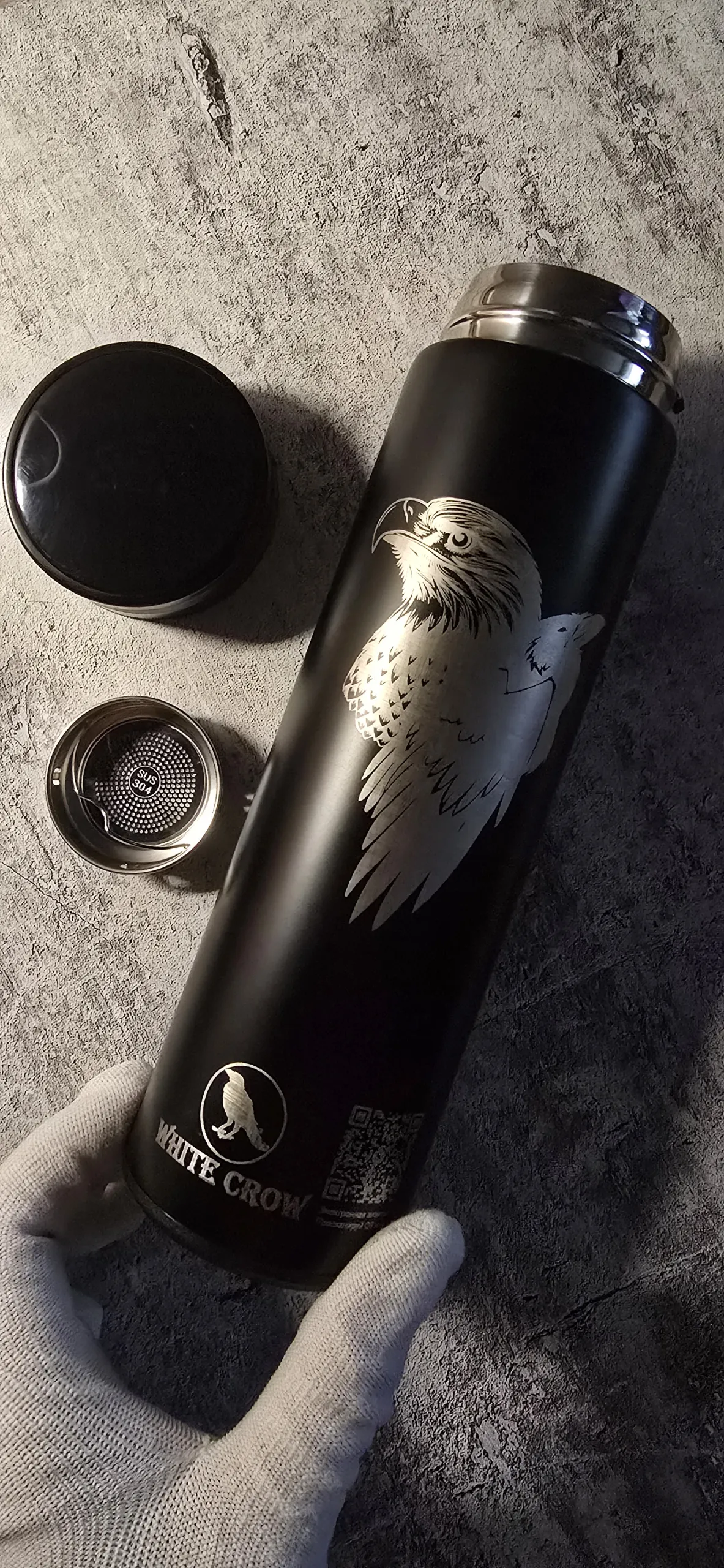 Engraving on a black thermos image 2