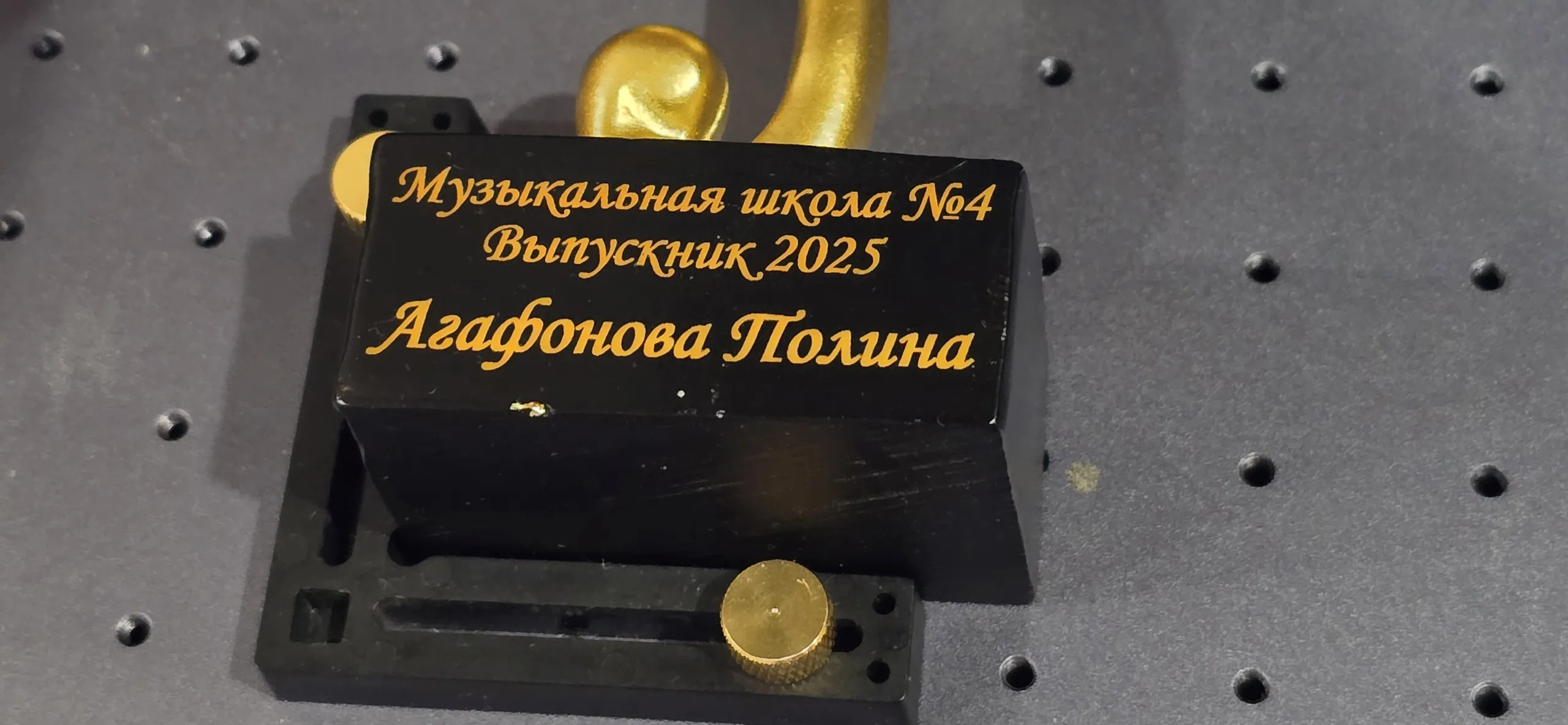 Engraved figurines image 3