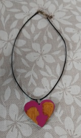 Création d'un bijou pendentif composé de métal et de bois. thumbnail 3
